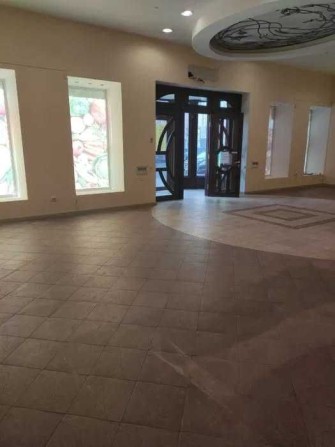 Широкий фасад на оживленном перекрестке возле Привоза! - фото 1