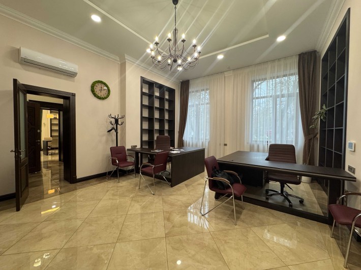 Продажа офисного помещения в центре (р-н Сказки) - фото 1