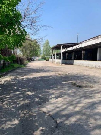 Большой склад с рампой, удобный подъездом и офисами 2000 м² - фото 1