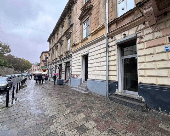 Продаж приміщення 42 кв.м. в центрі Львова, з ремонтом - фото 1