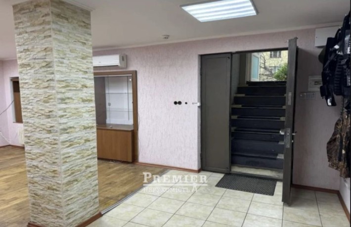 Продам фасадне приміщення 60 м з ремонтом у самому центрі Одеси - фото 1