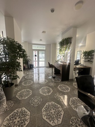Фасадне комерційне приміщення 95 м² з ремонтом, Антонича 11 - фото 1
