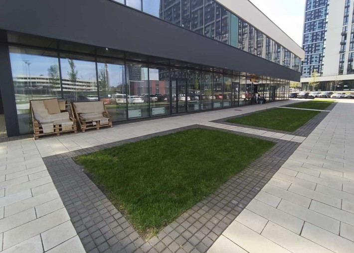 ЖК Диброва Парк. Витринное фасадное помещение "Open Space" 51 м2 - фото 1