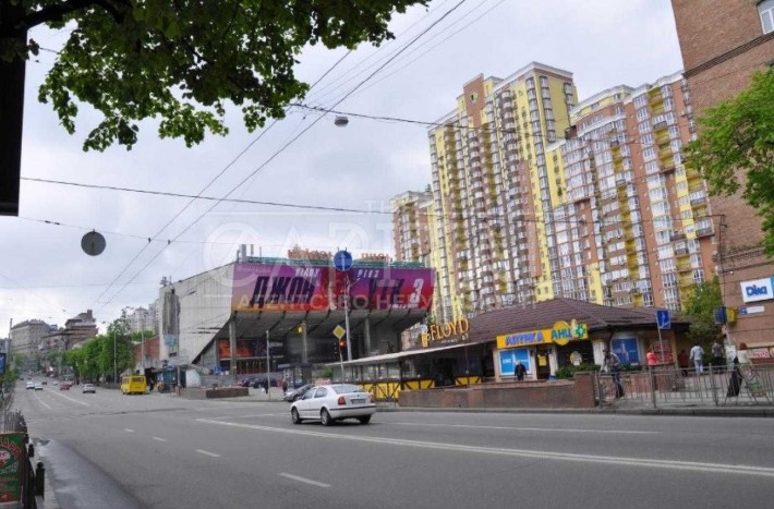 Продажа фассадного коммерческого  здания / 327 м2 / метро Лукьяновка - фото 1