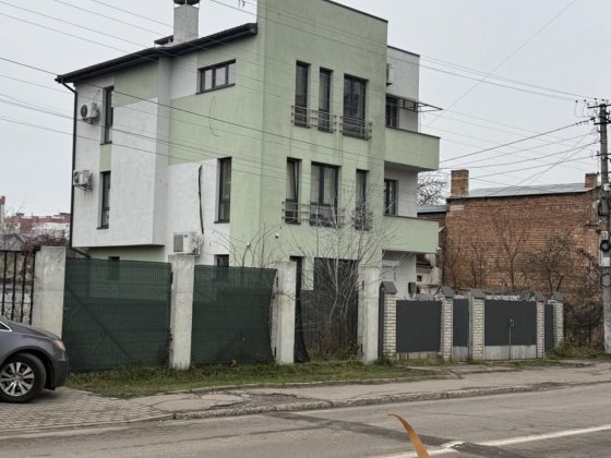 Продаж окремостоячого комерційного приміщення по вул.Чигиринська Львів