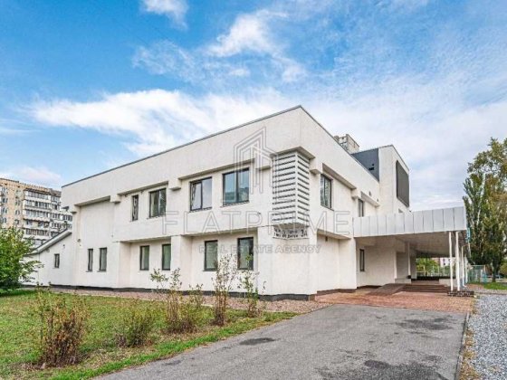 Продаж окремо розташованої будівлі в Оболонському районі Київ