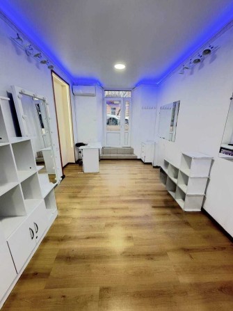 Продам комерційне приміщення в центрі — готовий салон! - фото 1