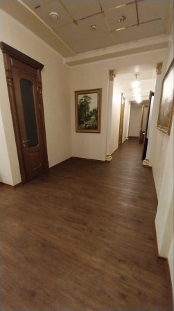 бульв. В. Гавела,16а Офис (206кв.м.) с ремонтом в Бизнес-центре - фото 1