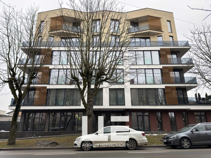 Продаж комерційного приміщення. 204кв.м. Фасад. вул. Окружна 43. - фото 1