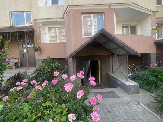 Продаж комерційної нерухомості у житловому комплексі