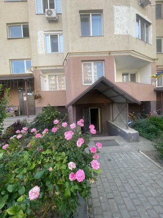 Продаж комерційної нерухомості у житловому комплексі - фото 1