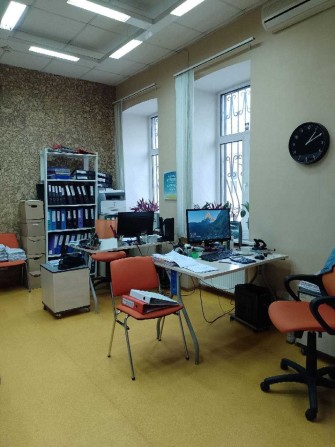 Продам офис в Центре, жилой фонд, ремонт - фото 1