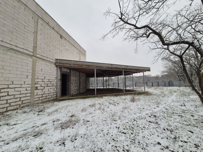 Продам здание + 6 соток. Выход в лес. - фото 1