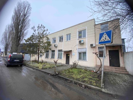 продам   офісну будівлю