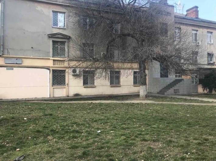 Продам офісну триповерхову будівлю площею 704 кв.м. - фото 1