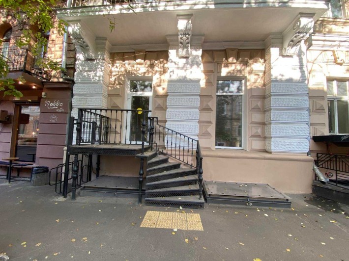 Фасадное помещение в историческом центре Одессы - фото 1