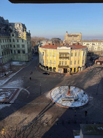 Продам комерційне приміщення в ЦЕНТРІ  з видом на вул. Дерибасівську - фото 1