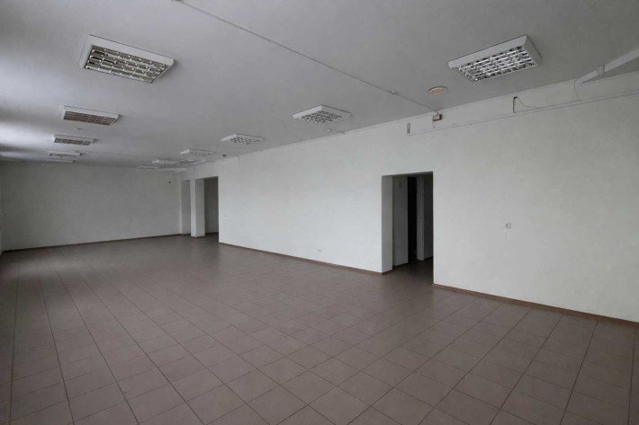 Здається комерційне приміщення під торгівлю - фото 1