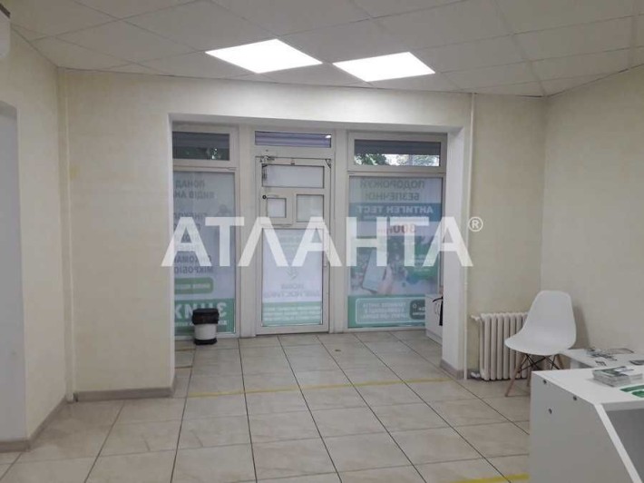 Продажа фасадного помещения свободного назначения. код 154054 - фото 1