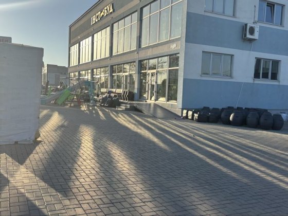 Продамо торгово-офісний центр в м. Тячів Тячев