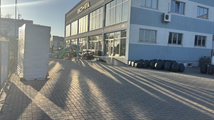 Продамо торгово-офісний центр в м. Тячів - фото 1