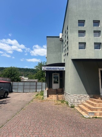 Комплекс будівель 900 кв.м, с. Оноківці, вул. Головна, 41а - фото 1