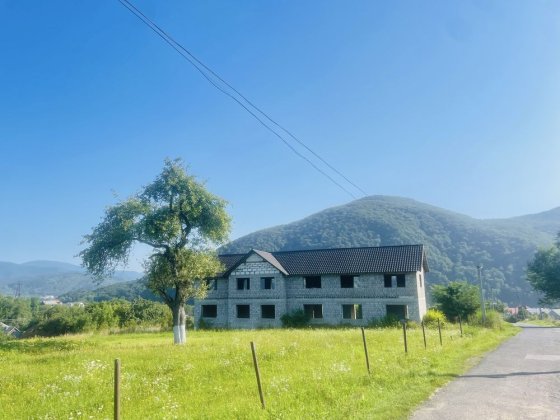 Продається 2-х поверхова забудова під готель в с. Солочин Солочин