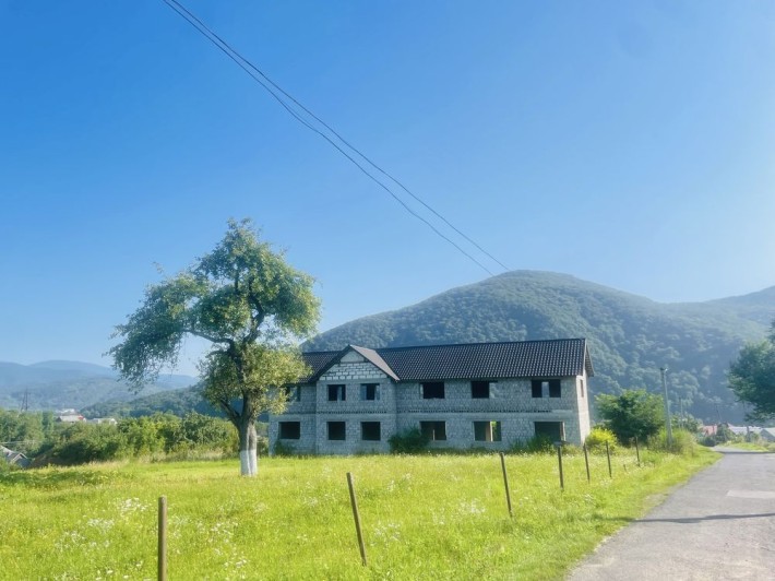 Продається 2-х поверхова забудова під готель в с. Солочин - фото 1