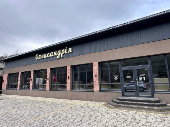 Продаж ресторанного комплексу з 8 котеджами Микуличин