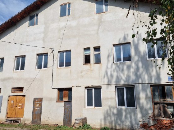 Нежитлове приміщення пл. 765,7 кв.м - м.Надвірна,Івано-Франківська обл Надвірна