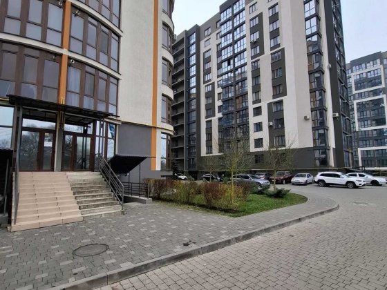 Продаю фасадне приміщення на 1 поверсі. ЖК Паркова Алея. 65м2 Микитинці