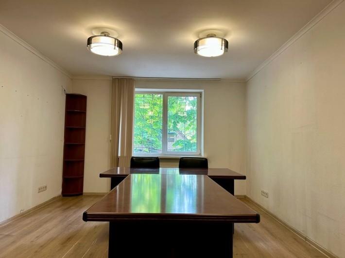 Комерція з ремонтом. Центр Ворзеля. - фото 1