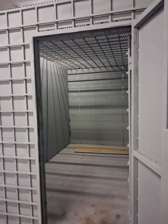 Залізна гратована клітина - фото 1