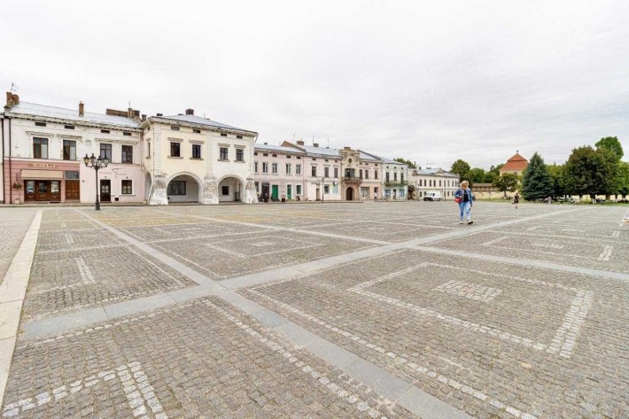 комерція, ремонт, пл.Вічева, Жовква - фото 1