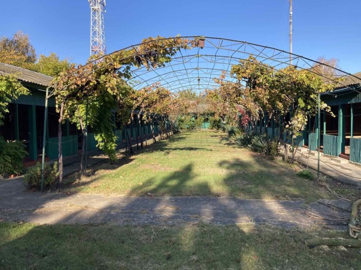 Продаётся база отдыха в Грибовке за 400 000 долл США. - фото 1