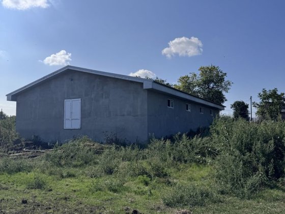 Продаж свиноферми 200м кв. Глобине