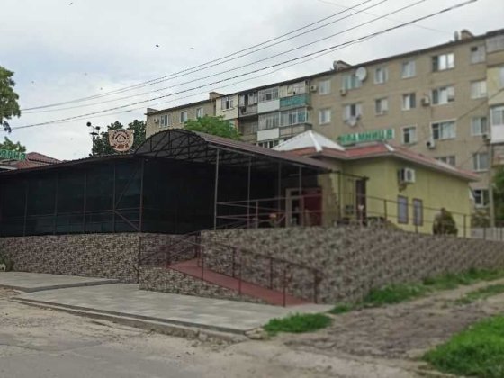 Продажа діючі магазин та кафе в центрі міста Балаклія