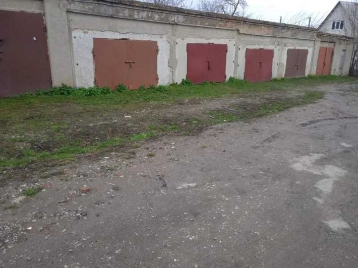 6 боксів, з прибудовами, 147,2 кв. м, Красилів, вул. Грушевського, 43 - фото 1