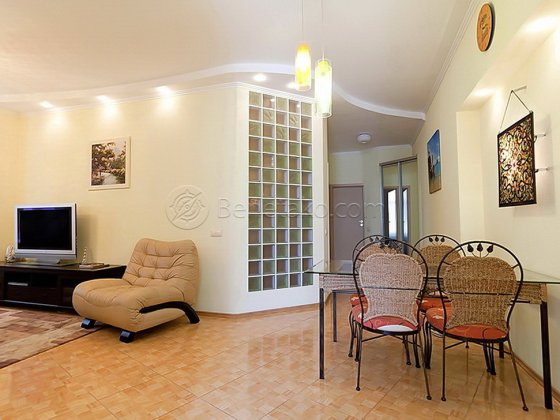 Раздельная трехкомнатная квартира на ул. Пироговской. Одесса