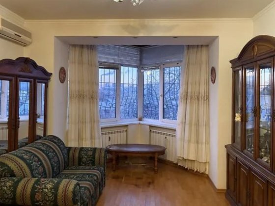 Продаж 3-к квартири вул. Хмельницька 10 Киев