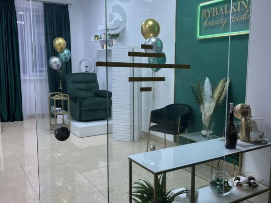 Здам робоче місце для майстра манікюру/ візажисту/ перманенту/ бровіст