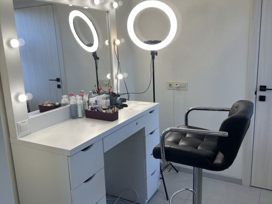 Здам робоче місце для майстра жк «СТОЛИЧНИЙ» або погодинно