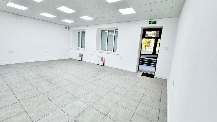 Сдам приміщення, червона лінія, після кап ремонту,  пр-т.Свободи - фото 1