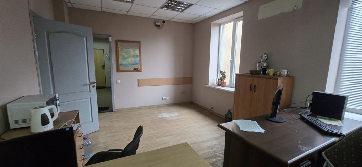 Офіс в центрі міста, світло не вимикають - фото 1