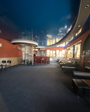 Сдам комерцию, 200кв, с хостелом, можно 400кв - фото 1