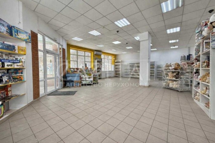 Фасадне комерційне приміщення в оренду — перший поверх | 110 м² - фото 1