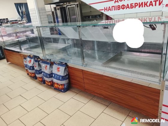 торгове місце в магазині з холодильними вітринами (Коростень, ринок)