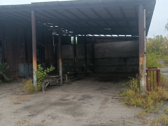 Сдам територию и боксы в аренду также есть навесы и помещение