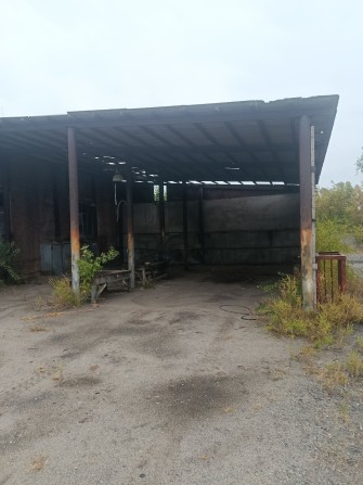 Сдам територию и боксы в аренду также есть навесы и помещение - фото 1