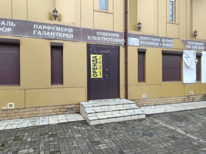 Здається в оренду торгове приміщення 105,5 кв м в м. Самар (р-н ринку) - фото 1
